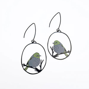 Denz - Midi Silvereye bird earrings in Black/Grey/Olive