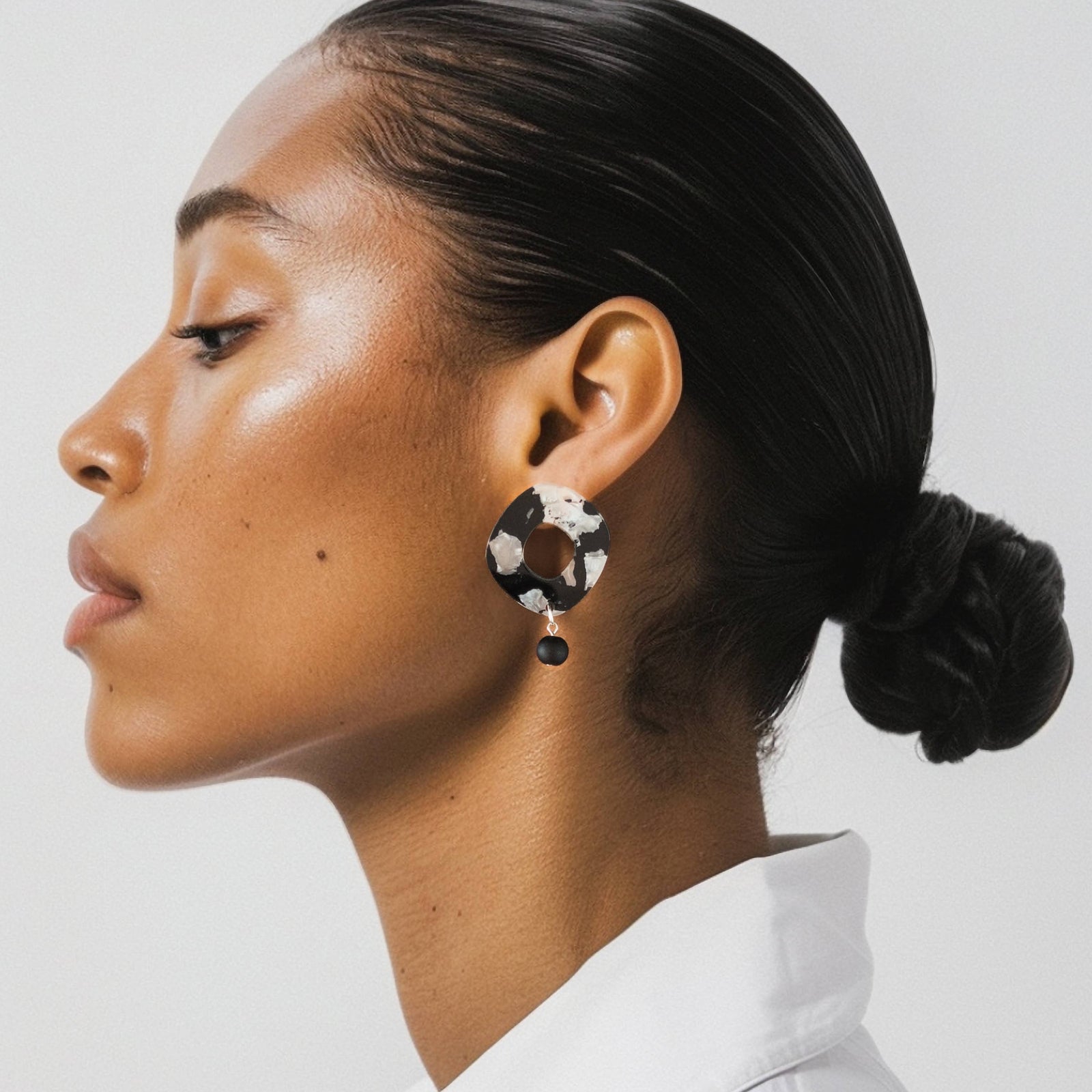 Mingled - Luna Drop Earrings - Black & White Pearl