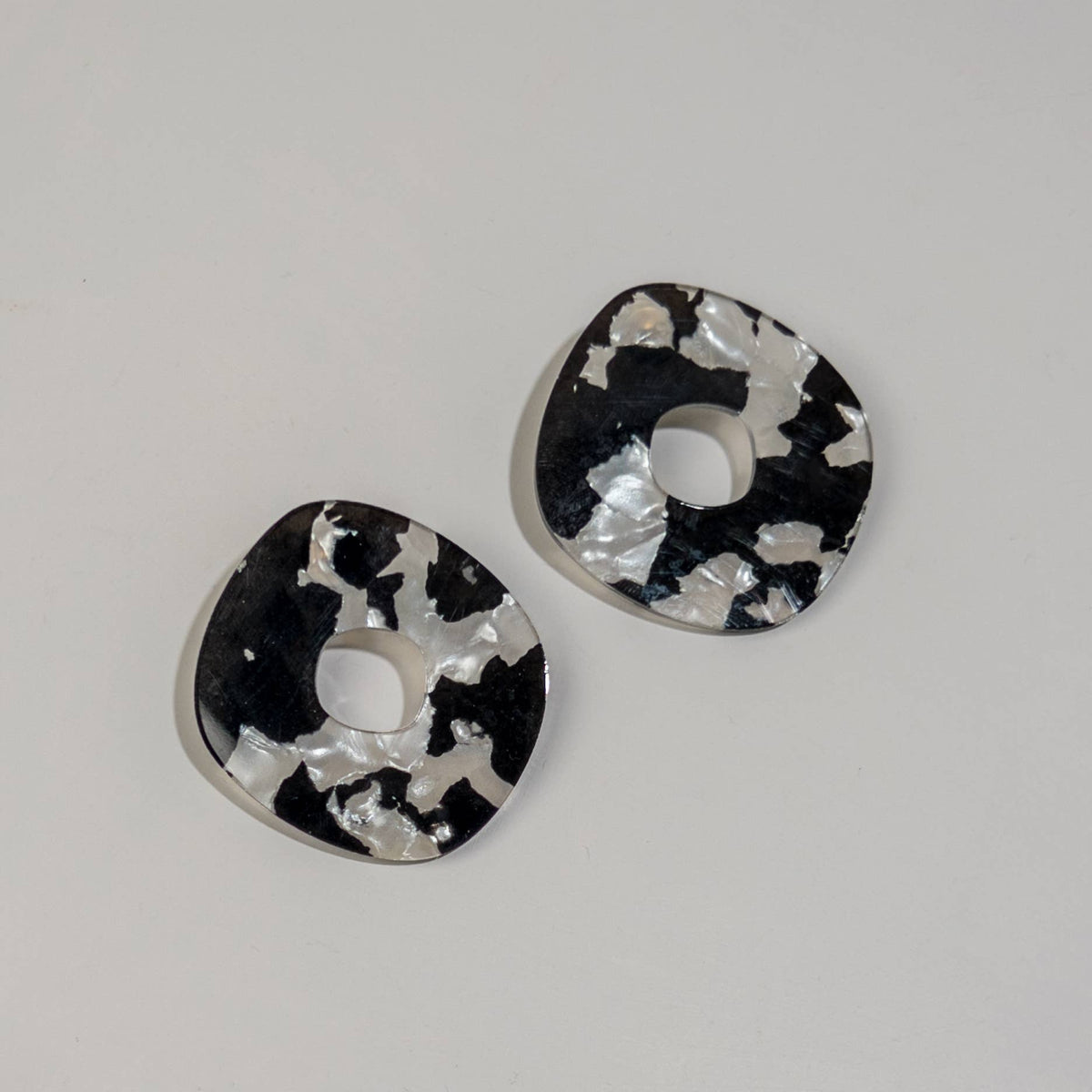Mingled - Roca Big Statement Studs - Black & White Pearl
